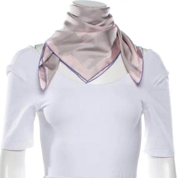 Silk Louis Vuitton Fleur Scarf - Picture 3 of 3